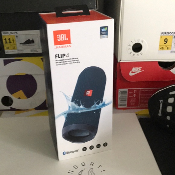 JBL Flip 4 Speaker - Picture 1 of 3